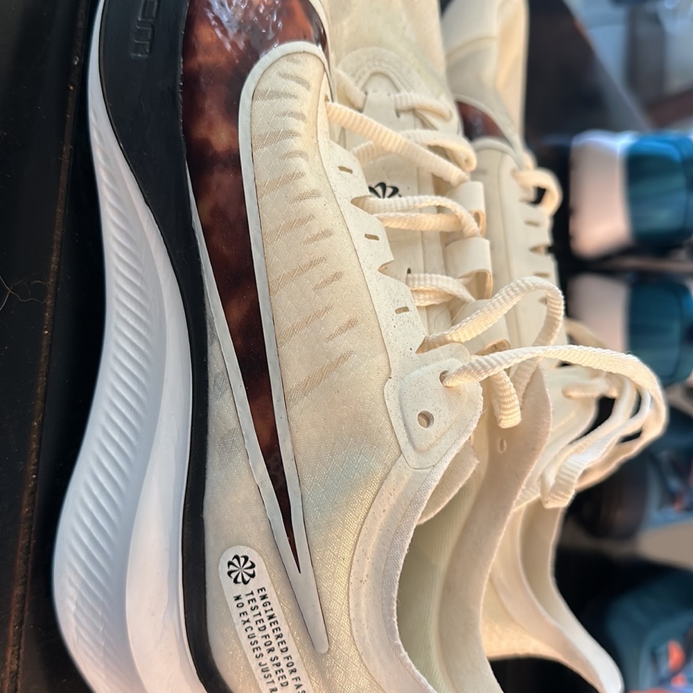 Nike Zoom Gravity Women’s low top - Barely Rose